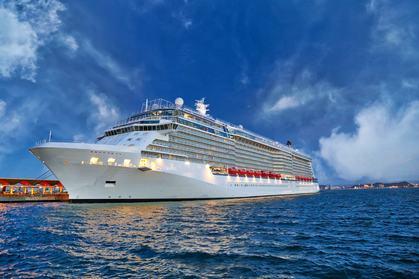 Luxury Cruise Ship Heading to а Vacation Cruise around Caribbea